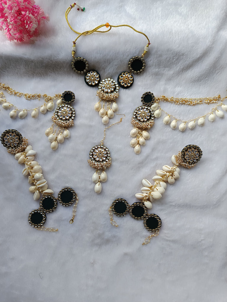 Green Fabric Necklace Set