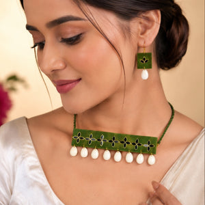 Festive Green Floral Choker
